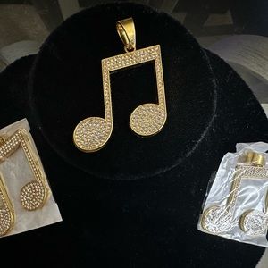 New Music 🎶 Note Pendant